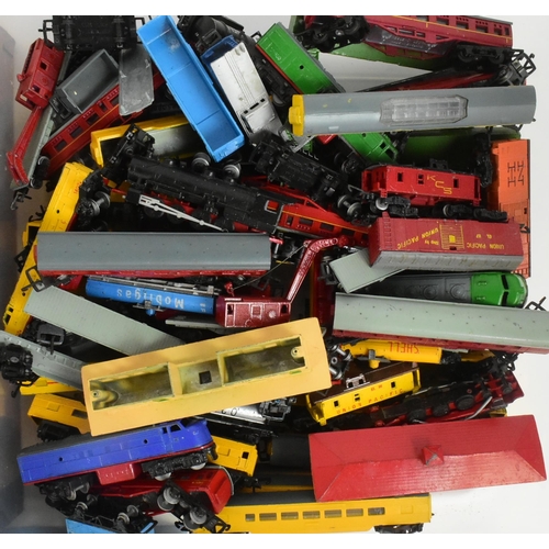 183 - Model Railway - a large collection of Lone Star / Treble-O-Lectric N gauge model railway trainset lo... 