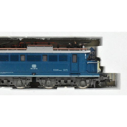 207 - Model Railway - a vintage Roco (Austria) HO / OO gauge model railway trainset locomotive No. 4131B
 ... 