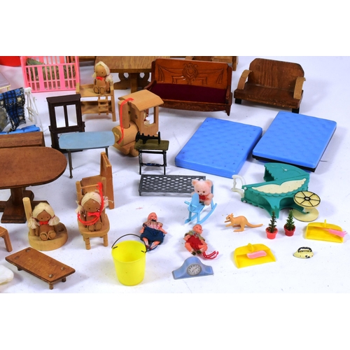 220 - Doll's House Furniture - a large quantity of assorted scale vintage Dolls House furniture. Various d... 