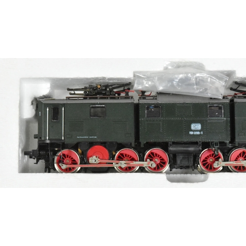 226 - Model Railway - a vintage Roco (Austria) HO / OO gauge model railway trainset locomotive No. 4139 Cl... 