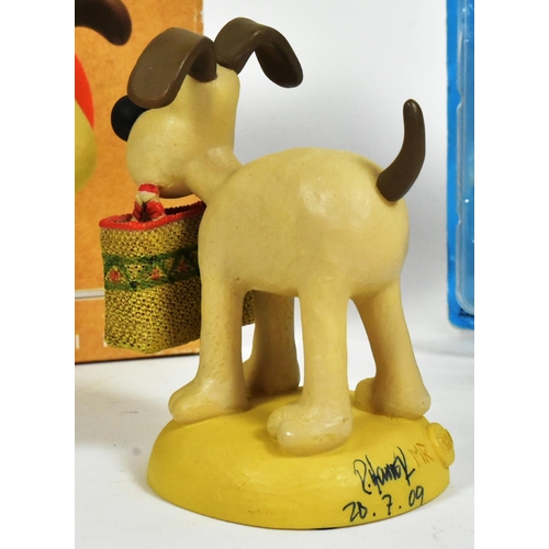 230 - Wallace & Gromit - Robert Harrop - No. WG02 Gromit 'A Grand Day Out', 0924/1000. Limited to 1000. Si... 