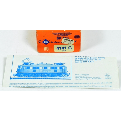 237 - Model Railway - a vintage Roco (Austria) HO / OO gauge model railway trainset locomotive No. 4141 C ... 