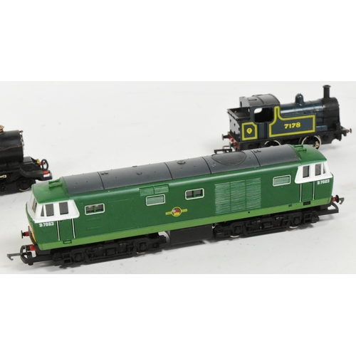 256 - Model Railway - a collection of x5 Triang / Hornby and Lima OO gauge model railway trainset locomoti... 