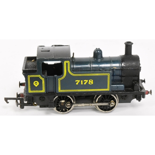 256 - Model Railway - a collection of x5 Triang / Hornby and Lima OO gauge model railway trainset locomoti... 