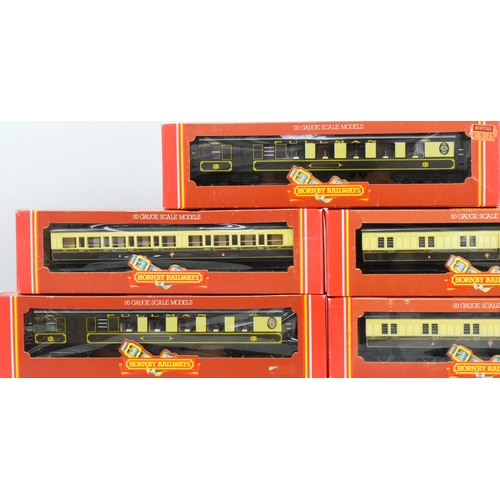 31 - Model Railway - a collection of x9 Hornby OO gauge model railway trainset locomotive rolling stock c... 