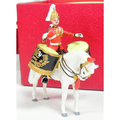 319 - Toy Soldiers - a collection of assorted hand painted metal toy soldiers to include; Hand to Hand Ser... 