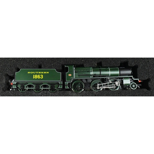 32 - Model Railway - a Bachmann made Limited Edition Kader 50th Anniversary Presentation Set containing x... 