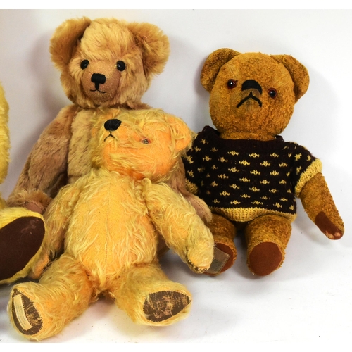 325 - Teddy Bears - a collection of x6 assorted soft toy teddy bears to include a large Deans example with... 