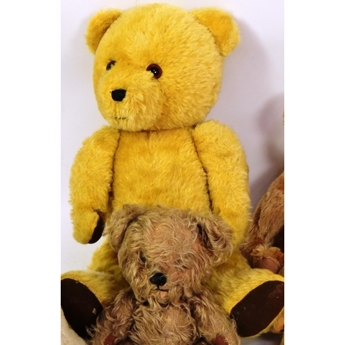 325 - Teddy Bears - a collection of x6 assorted soft toy teddy bears to include a large Deans example with... 