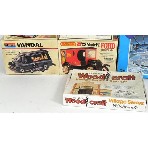 352 - Model Kits - a collection of vintage plastic model kits of various scales and makers to include; Mat... 