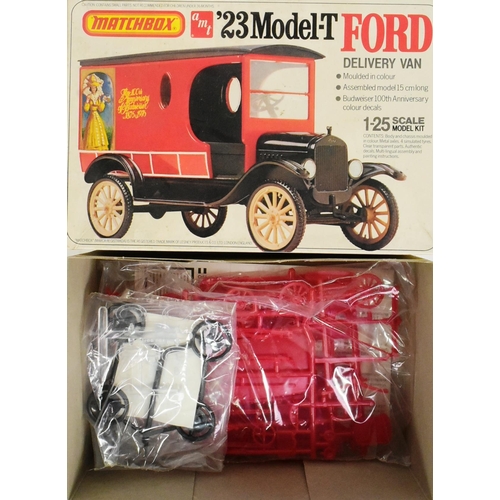 352 - Model Kits - a collection of vintage plastic model kits of various scales and makers to include; Mat... 