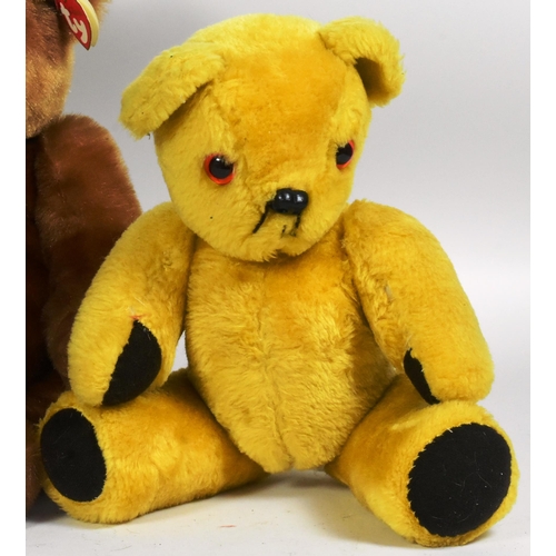 353 - Teddy Bears - a collection of x4 assorted soft toy teddy bears to include a TY Yesteryear classic be... 