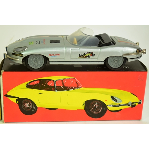 361 - A collection of x5 assorted model cars of Jaguar interest to include; x2 battery operated remote con... 