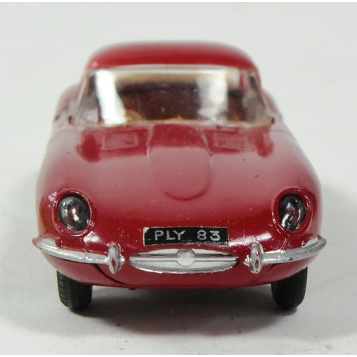 365 - Diecast - a vintage Corgi Toys diecast model No. 307 E Type Jaguar with detachable hard top. Model a... 