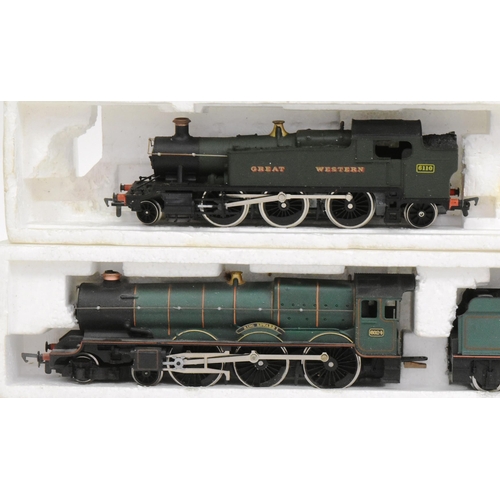 381 - Model Railway - x4 Hornby and Airfix OO gauge model railway trainset locomotive engines comprising; ... 