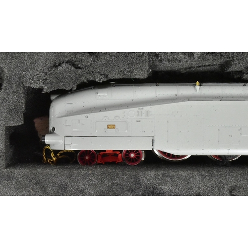 52 - Model Railway - a vintage Rivarossi OO gauge trainset locomotive engine, no. 1330, 2-3-2 BR 61 001. ... 