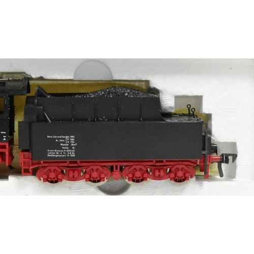 54 - Model Railway - a vintage German Fleischmann made HO / OO gauge model railway trainset locomotive No... 