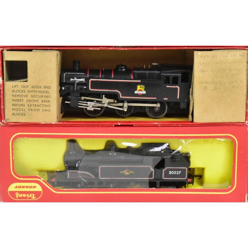 64 - Model Railway - A collection of Hornby Dublo / Triang trainset locomotive engines and accessories. C... 