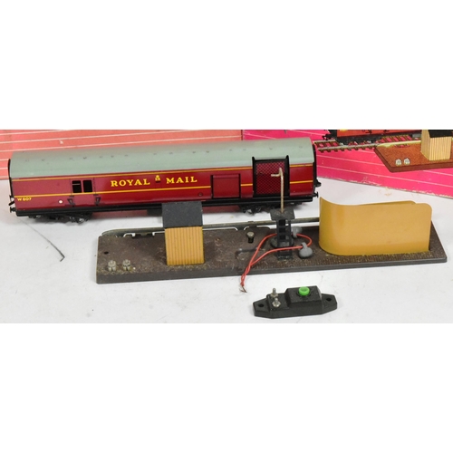 64 - Model Railway - A collection of Hornby Dublo / Triang trainset locomotive engines and accessories. C... 