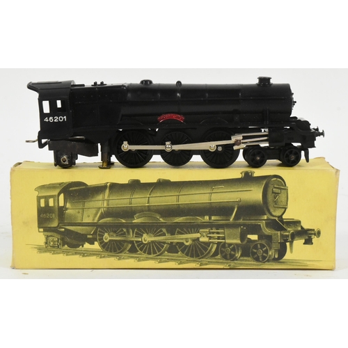 69 - Model Railway - a vintage 1950s Rovex made OO gauge model railway trainset containing Princess Eliza... 