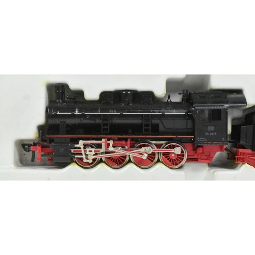 89 - Model Railway - a vintage German Fleischmann made HO / OO gauge model railway trainset locomotive No... 