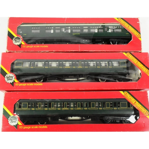 93 - Model Railway - a collection of x11 Hornby OO gauge model railway trainset locomotive rolling stock ... 