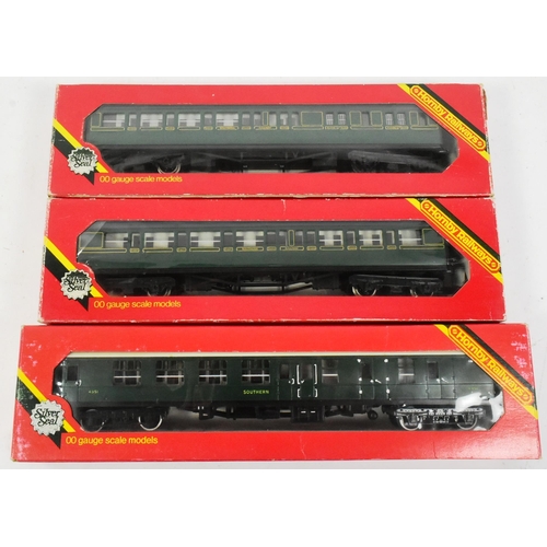 93 - Model Railway - a collection of x11 Hornby OO gauge model railway trainset locomotive rolling stock ... 