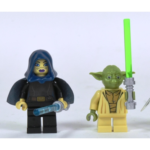 428 - Lego - a collection of x5 original Lego Star Wars minifigures comprising; Geonosian Warrior with Win... 