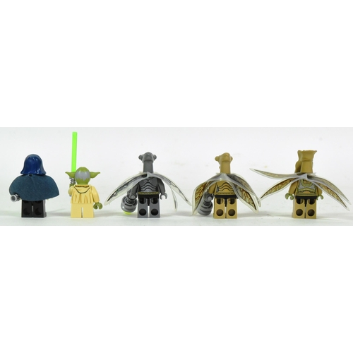 428 - Lego - a collection of x5 original Lego Star Wars minifigures comprising; Geonosian Warrior with Win... 