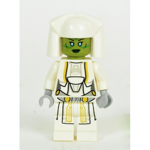 447 - Lego - an original Lego Star Wars minifigure No. SW0501 Jedi Consular from set No. 75025 Jedi Defend... 