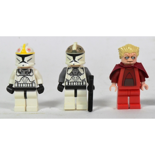 498 - Lego - a collection of x8 original Lego Star Wars minifigures comprising; Astromech Droid R4-P44, Ki... 