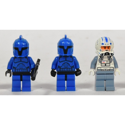 498 - Lego - a collection of x8 original Lego Star Wars minifigures comprising; Astromech Droid R4-P44, Ki... 