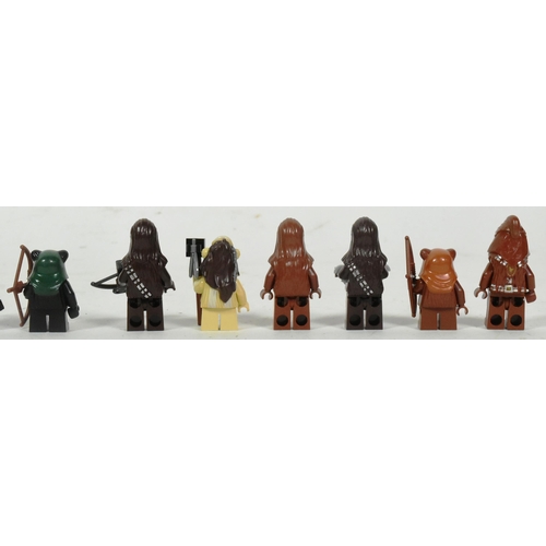 512 - Lego - a collection of x11 original Lego Star Wars minifigures to include; Wookie, Wookie Warrior, C... 