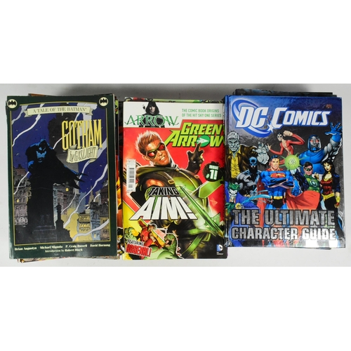 530 - Graphic Novels - a collection of x62 Eaglemoss DC Comics Graphic Novel collection together with extr... 