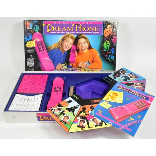 533 - Board game - a vintage 1990s MB electronic Dream Phone board game. Believed to be complete, includin... 