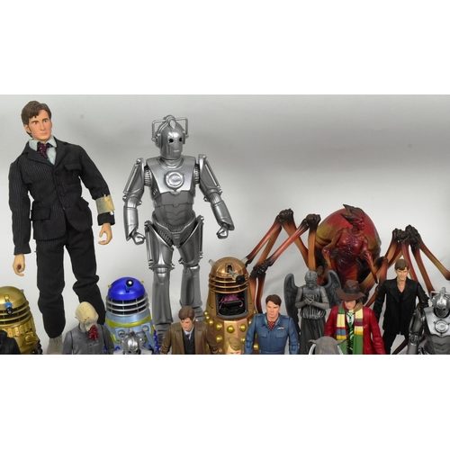 576 - Doctor Who - a collection of assorted Character / Underground Toys made Dr Who action figures. Inclu... 