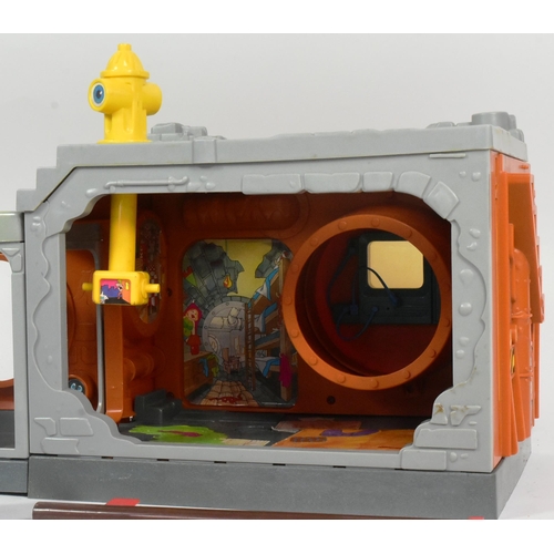 578 - Teenage Mutant Ninja Turtles - Playmates - an original vintage Playmates made TMNT ' Sewer Playset '... 