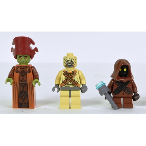 579 - Lego - a collection of x9 original Lego Star Wars minifigures comprising; Nute Gunray, Embo, Plo Koo... 