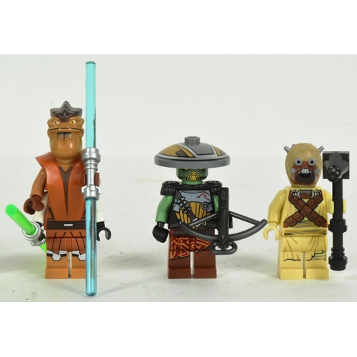 579 - Lego - a collection of x9 original Lego Star Wars minifigures comprising; Nute Gunray, Embo, Plo Koo... 