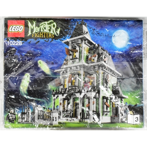 582 - Lego - an original Lego Monster Fighters set No. 10228 The Haunted House. The set rebagged, with all... 