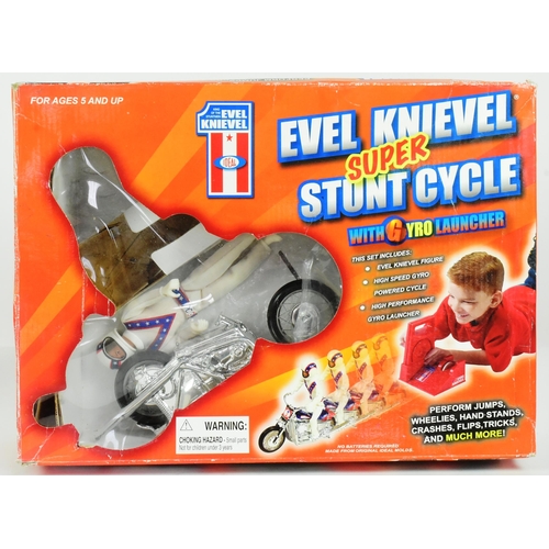 604 - Retro Toys - a mid 2000s Ideal Classics made Evel Knievel Super Stunt Cycle. Set contains the Evel K... 