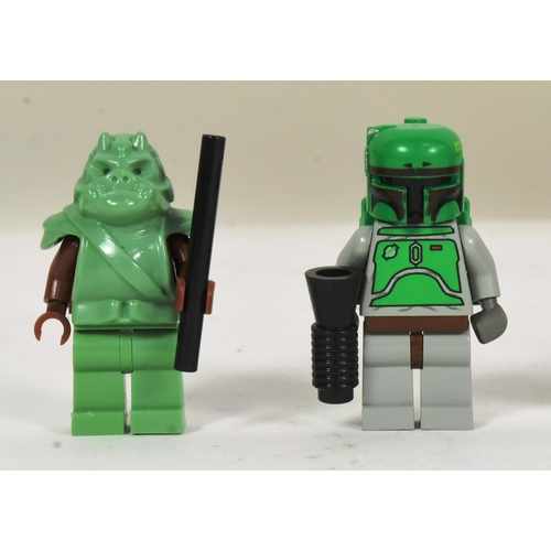 608 - Lego - a collection of x5 Lego Star Wars minifigures comprising; Boba Fett (Classic Greys), x2 Gamor... 