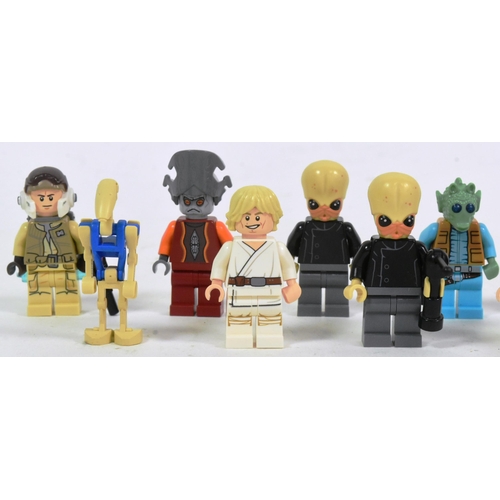 657 - Lego - a collection of x16 original Lego Star Wars minifigures comprising; Rodian Alliance Fighter, ... 