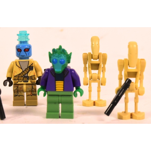 657 - Lego - a collection of x16 original Lego Star Wars minifigures comprising; Rodian Alliance Fighter, ... 