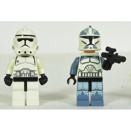 713 - Lego - x2 original Lego Star Wars minifigures comprising Clone Trooper, 104th Battalion 'Wolfpack' (... 