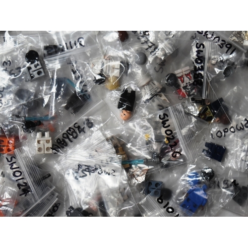 740 - Lego - a LARGE collection of assorted Lego Star Wars minifigures parts / spares in various degree of... 