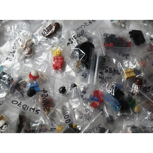 740 - Lego - a LARGE collection of assorted Lego Star Wars minifigures parts / spares in various degree of... 