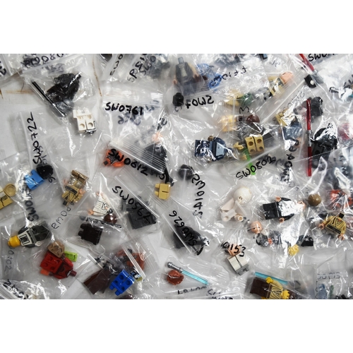 740 - Lego - a LARGE collection of assorted Lego Star Wars minifigures parts / spares in various degree of... 