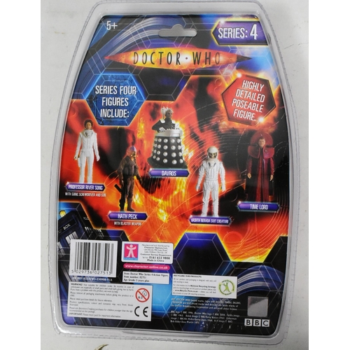 747 - Doctor Who - a collection of assorted boxed toys / merchandise to include: Spin And Fly Tardis, Elev... 