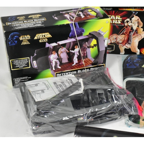 852 - Star Wars - Hasbro - a collection of assorted c1990s / 2000s Hasbro made action figure playsets and ... 